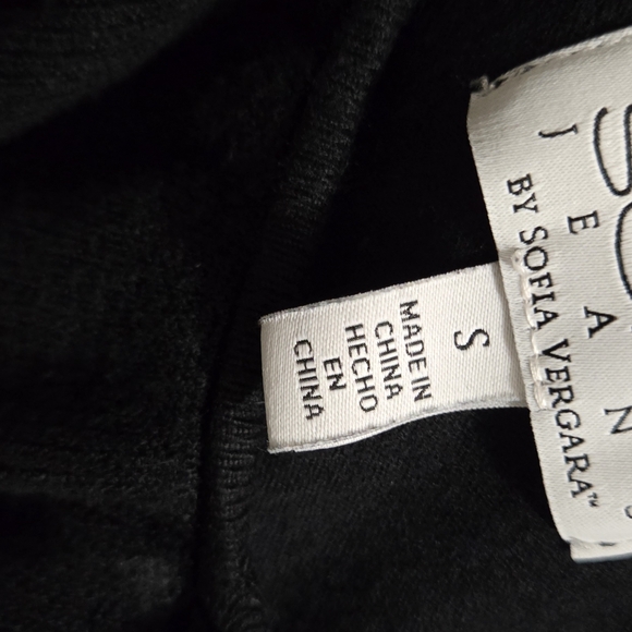 Chic Black Ruffled Blouse - Picture 3 of 4